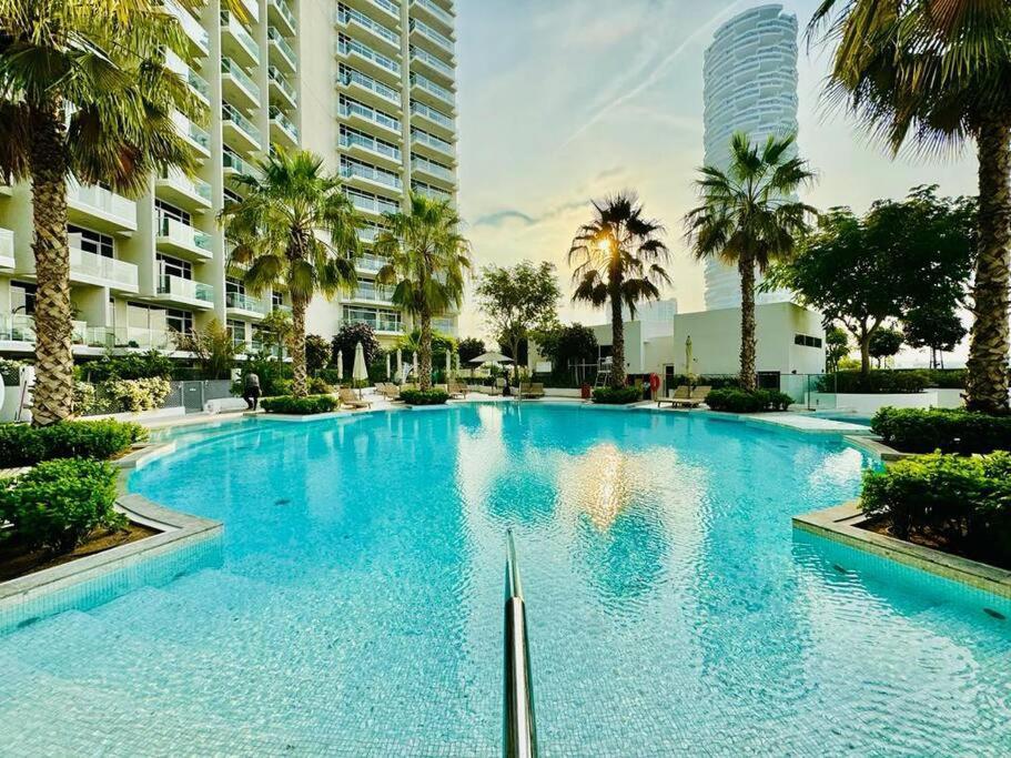 Apartment Bright With Pool Views At Hameni Tower, Jvc