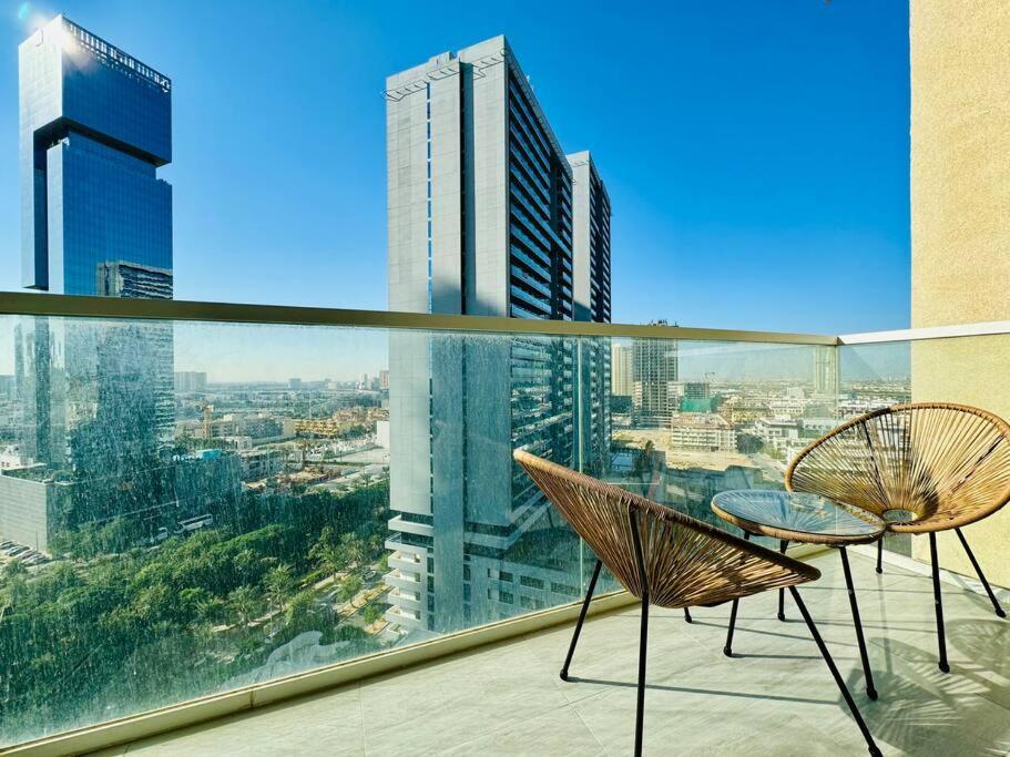 Bright With Pool Views At Hameni Tower, Jvc *