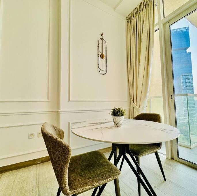 Bright With Pool Views At Hameni Tower, Jvc